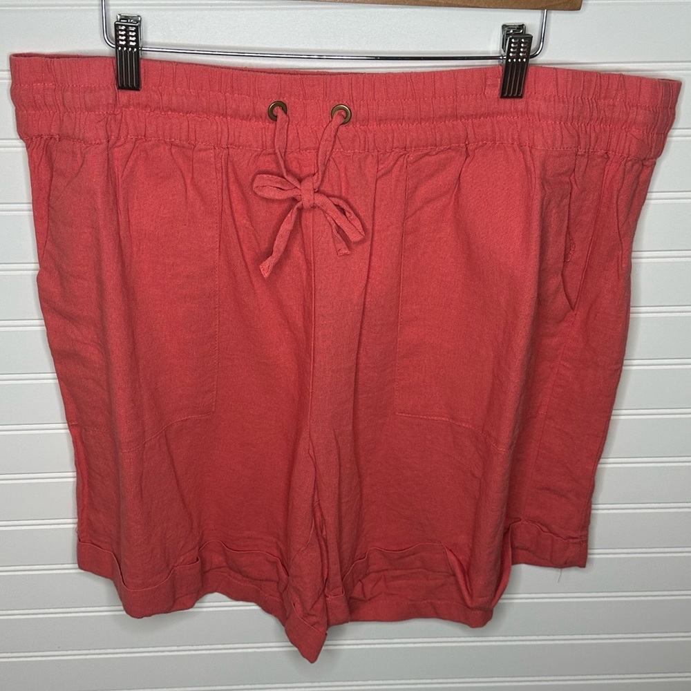 Linen Shorts in coral